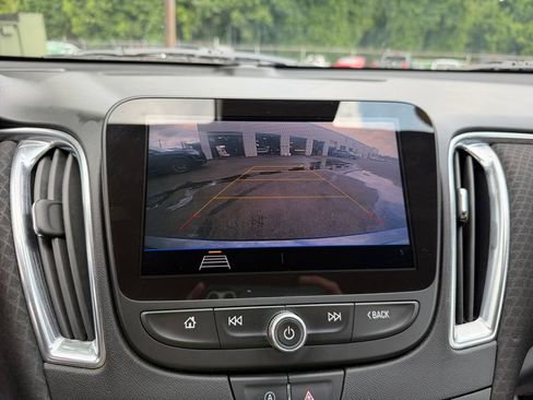 Used 2020 Chevrolet Malibu LT FWD image 18