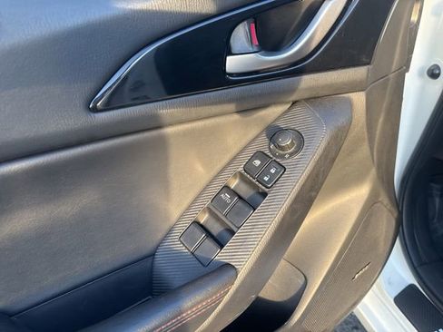 Used 2015 MAZDA MAZDA3 i Grand Touring image 22