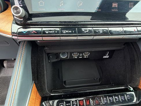 Used 2024 Jeep Grand Wagoneer Series III AWD/4WD image 33