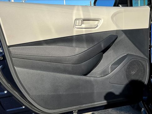 Used 2025 Toyota Corolla LE FWD image 13