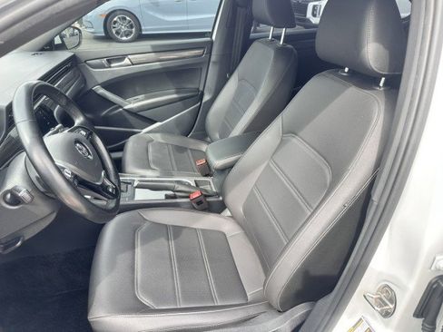 Used 2022 Volkswagen Passat 2.0T R-Line image 11