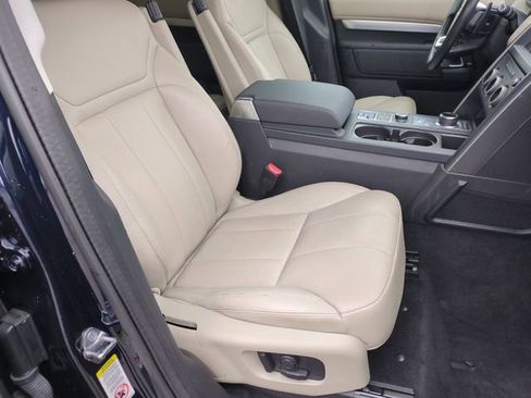 Used 2020 Land Rover Discovery Landmark AWD/4WD image 18
