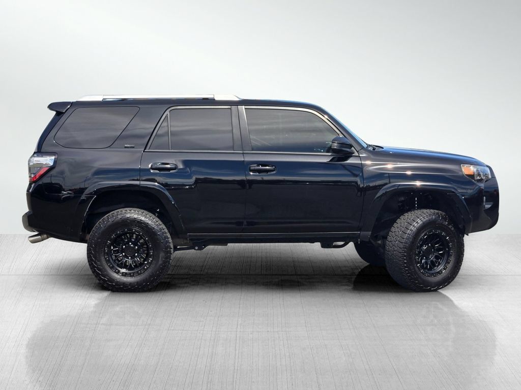 Used 2018 Toyota 4Runner SR5 AWD/4WD image 3