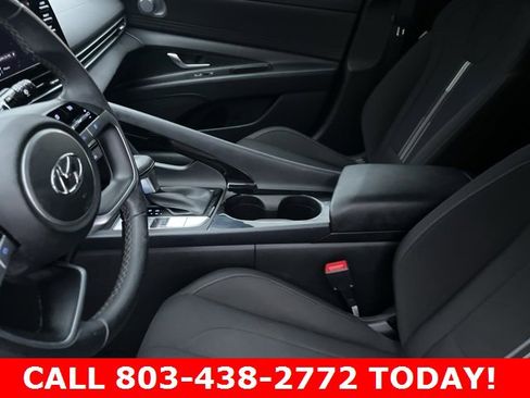 Used 2021 Hyundai Elantra SEL w/ Convenience Package image 9