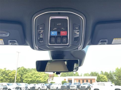 New 2025 Jeep Grand Cherokee Limited w/ Luxury Tech Group II image 3