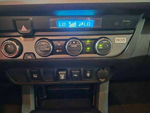 Certified 2023 Toyota Tacoma TRD Off-Road AWD/4WD image 28