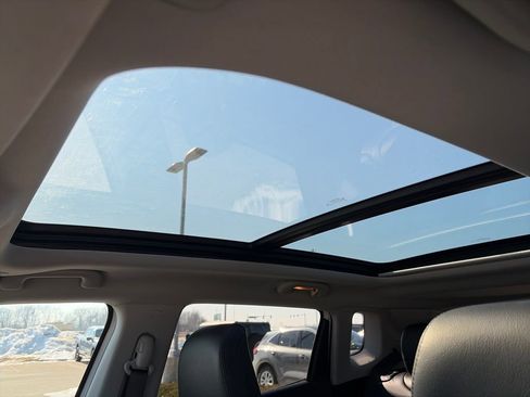 Used 2022 Jeep Compass Trailhawk w/ Sun and Sound Group image 20