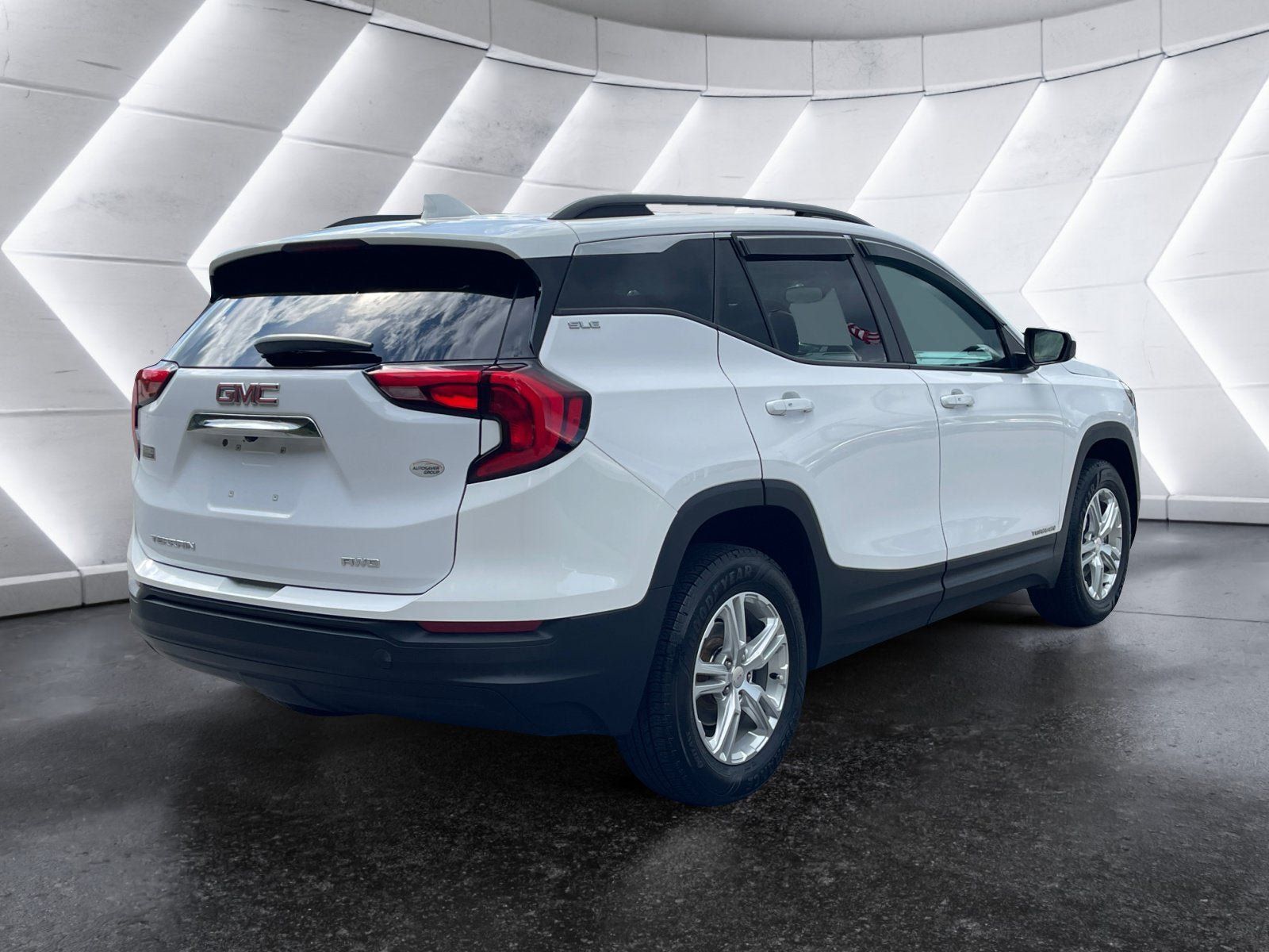 Used 2021 GMC Terrain SLE w/ Driver Convenience Package AWD/4WD image 6