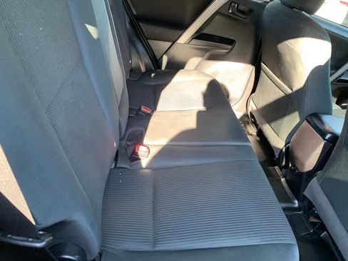Used 2018 Toyota RAV4 LE AWD/4WD image 16