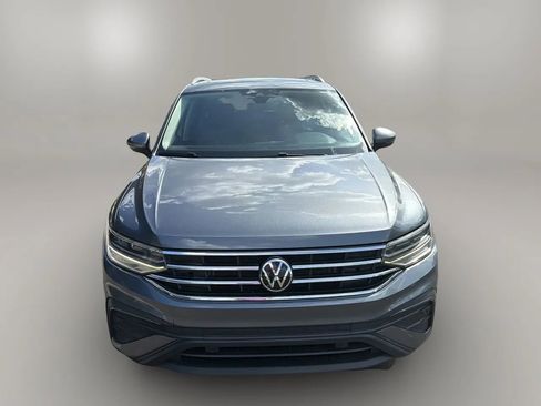 Used 2023 Volkswagen Tiguan SE image 2