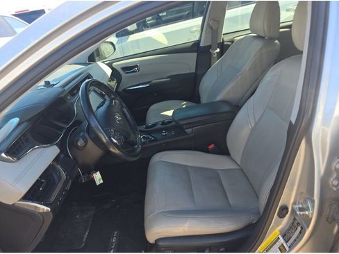 Used 2018 Toyota Avalon Limited image 23