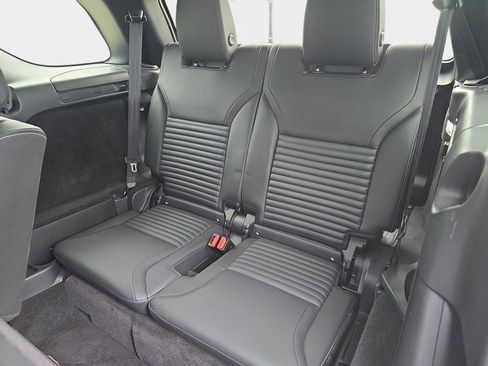 Certified 2025 Land Rover Discovery S AWD/4WD image 13