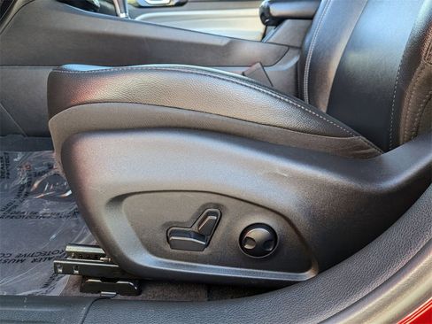 Used 2025 Jeep Compass Limited image 16