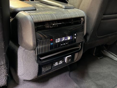 Used 2022 Jeep Wagoneer Series II w/ Premium Group I image 37