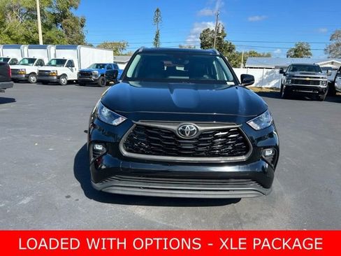Used 2022 Toyota Highlander XLE image 2