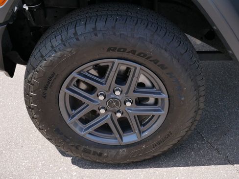 Used 2025 Jeep Wrangler Unlimited Sport AWD/4WD image 15
