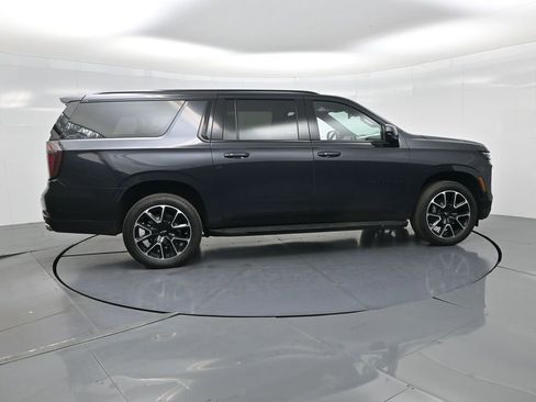 Used 2025 Chevrolet Suburban RST image 19