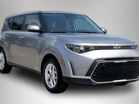 Used 2025 Kia Soul LX w/ LX Technology Package FWD image 1