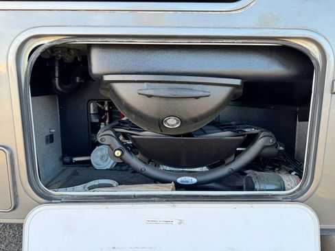 Used 2015 Ford E-450 and Econoline 450 Super Duty w/ Motorhome Prep Package RWD image 19