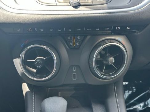 Used 2025 Chevrolet Blazer LT w/ Convenience Package AWD/4WD image 20