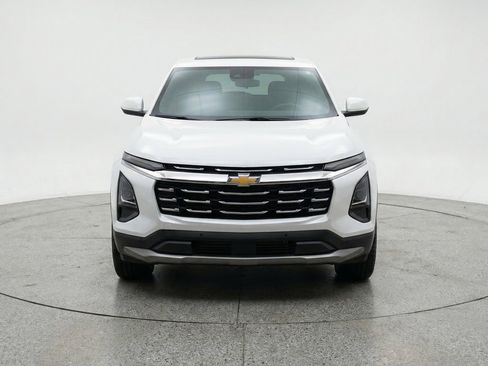 Used 2025 Chevrolet Equinox LT FWD image 2