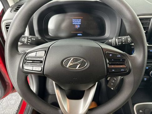 Used 2024 Hyundai Venue SE FWD image 18