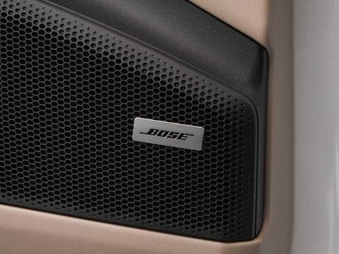 Used 2025 Porsche Macan Electric image 38