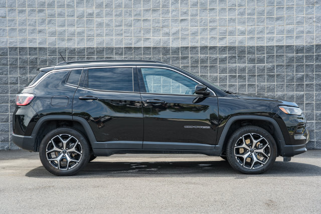 Used 2025 Jeep Compass Limited AWD/4WD image 6