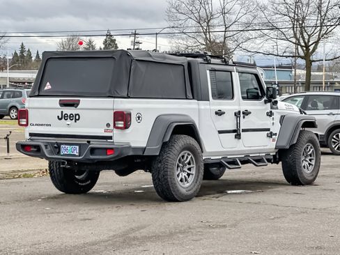 Used 2024 Jeep Gladiator Sport image 4