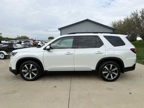 Used 2023 Honda Pilot Touring image 3