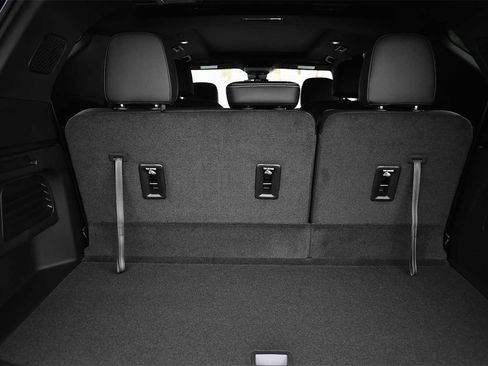 New 2026 Chevrolet Traverse LT w/ Sun and Wheel Package image 8