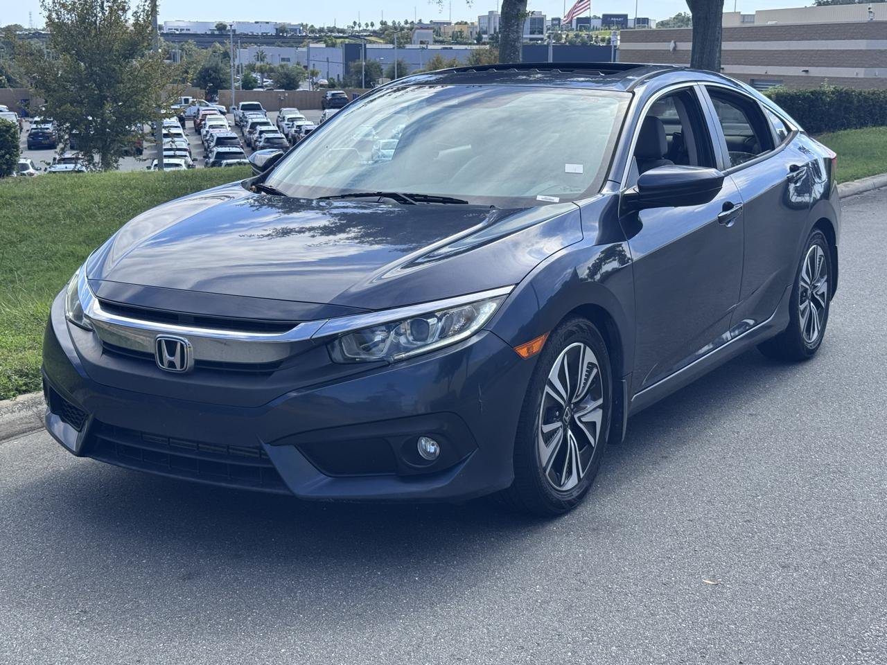 Used 2017 Honda Civic EX-T image 2