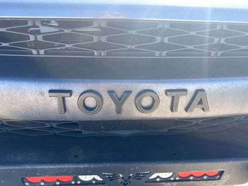 Used 2020 Toyota 4Runner 4WD image 11
