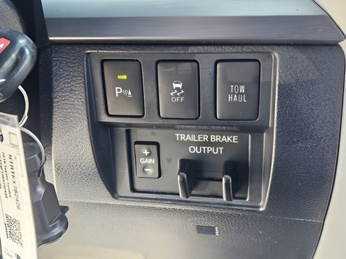 Used 2019 Toyota Tundra Platinum AWD/4WD image 22