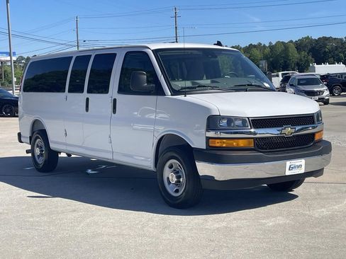 Used 2025 Chevrolet Express 3500 LT w/ LT Preferred Equipment Group RWD image 5