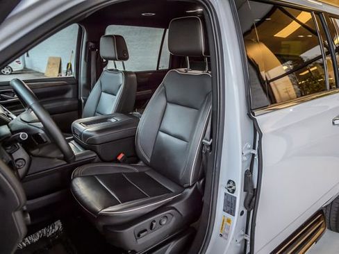 Used 2023 Chevrolet Suburban Premier image 18