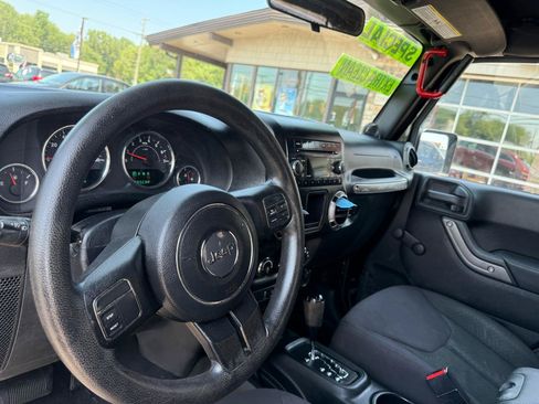 Used 2013 Jeep Wrangler Sport AWD/4WD image 12
