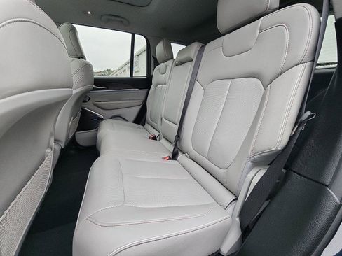 Used 2022 Jeep Grand Cherokee Overland image 23