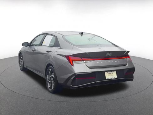 Used 2025 Hyundai Elantra Limited image 11