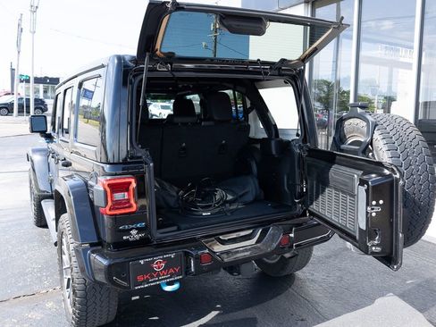 Used 2024 Jeep Wrangler High Altitude AWD/4WD image 9
