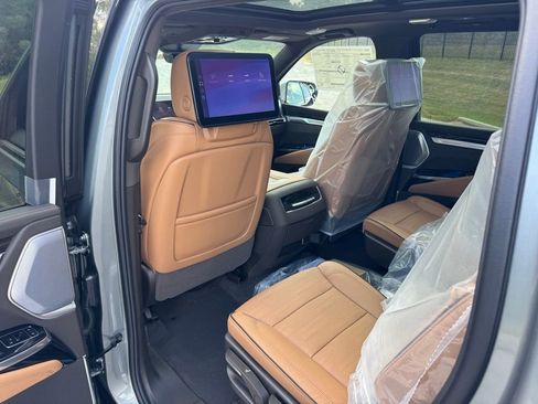 New 2026 Cadillac Escalade ESV Luxury w/ Touring Package image 22