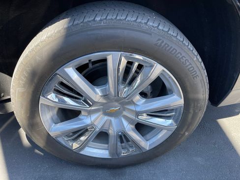 Used 2023 Chevrolet Suburban High Country AWD/4WD image 3