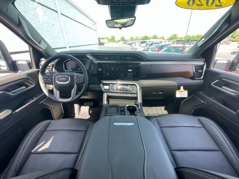 Used 2026 GMC Sierra 3500 Denali w/ Denali Reserve Package AWD/4WD image 3