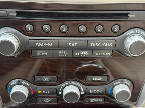 Used 2014 Nissan Pathfinder Platinum w/ Platinum Premium Package AWD/4WD image 17