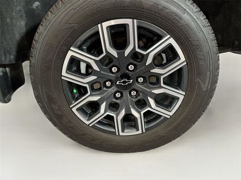 Used 2024 Chevrolet Colorado LT w/ LT Convenience Package III image 27