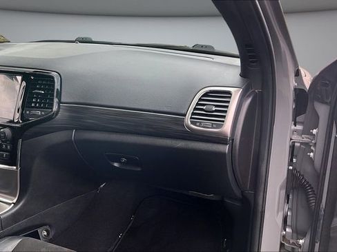 Used 2020 Jeep Grand Cherokee Altitude AWD/4WD image 26