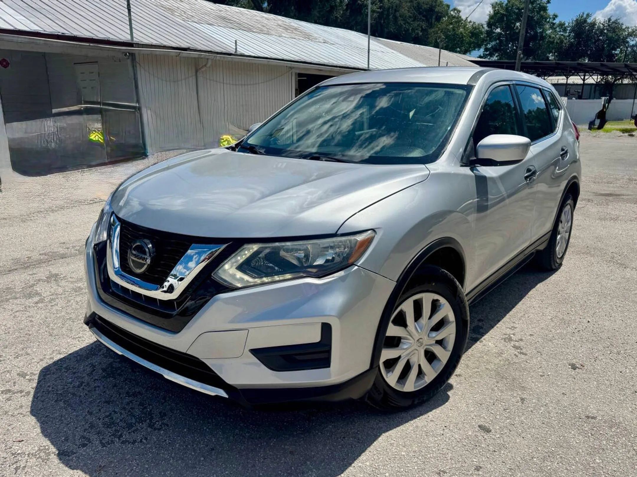 Used 2020 Nissan Rogue S FWD image 2
