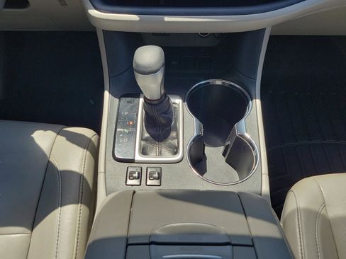 Used 2015 Toyota Highlander XLE image 16