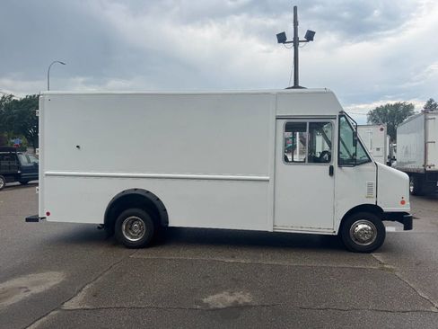 Used 2013 Ford E-350 and Econoline 350 Super Duty w/ Air Conditioning Prep Pkg image 5