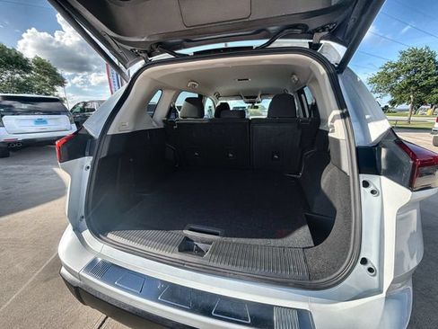 Used 2026 Nissan Rogue SV FWD image 25